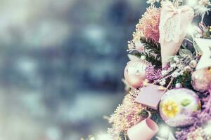 hermosa Navidad árbol hogar resaurante tienda o hotel elegante Navidad árbol en un compras centro comercial foto