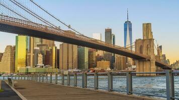 manhattan horizonte con brooklyn puente, paisaje urbano de nuevo York ciudad en el unido estados foto