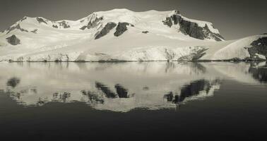 Paraiso Bay mountains landscape, Antartic Pennsula. photo