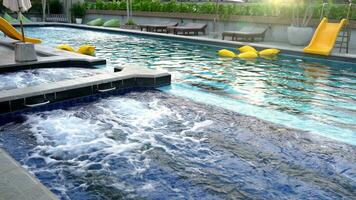 hotel swimming pool for relaxation ,oxygen swimming pool It is an air circulation system in the water video