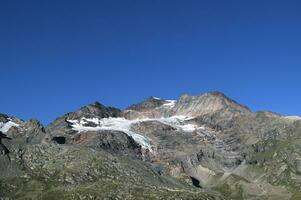 ejemplo de glaciar retirada en el Alpes foto