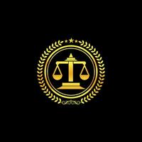 el elegante oro justicia logo es Perfecto para un de abogado oficina vector