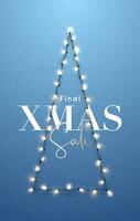 saludo tarjeta con Navidad árbol. brillante guirnaldas colgando en ligero azul pared. vector