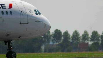 amsterdam, das Niederlande Juli 26, 2017 - - Luft Frankreich Airbus 321 f gtay Flug afr16bc von Paris cdg Landung auf Runway 18r Polderbaan. Schiffshol Flughafen, amsterdam, Holland video