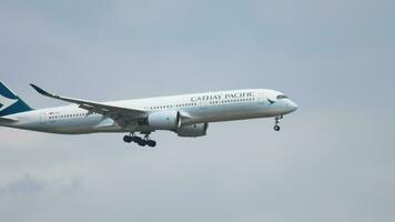 AMSTERDAM, THE NETHERLANDS JULY 27, 2017 - Cathay Pacific Airbus 350 approaching before landing at runway 18C Zwanenburgbaan. Shiphol Airport, Amsterdam, Holland video