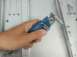 Tighten the stainless steel screws with a hex wrench. with left hand photo