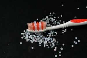 nuevo cepillo de dientes es no suave, negro antecedentes foto