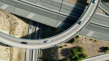 aereo fuco Visualizza di elevato autostrada incroci e scambio cavalcavia squillare strade video