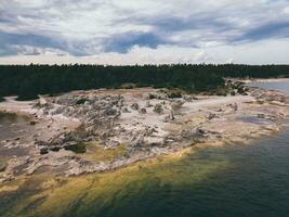 folhammar rauk formaciones en gotlandia, Suecia por zumbido foto