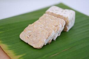 Tempe Slices With Foliage Decoration photo