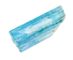 áspero cristal de aguamarina azul berilo aislado foto