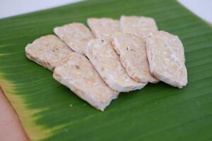 Tempe Slices With Foliage Decoration photo