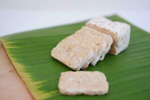 Tempe Slices With Foliage Decoration photo