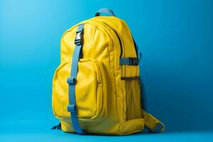 amarillo colegio mochila en un azul antecedentes. espalda a escuela. ai generativo foto