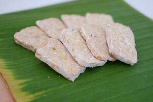 Tempe Slices With Foliage Decoration photo