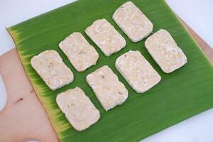 Tempe Slices With Foliage Decoration photo