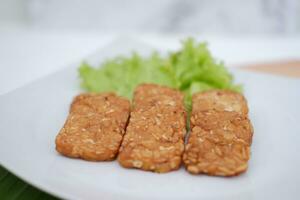 tempe goreng fried tempeh indonesian vegetarian food photo