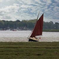 navegación en el deben río en Suffolk foto