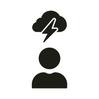 creativo pensar silueta icono. estrategia, creatividad glifo pictograma. hombre lluvia de ideas, encontrar solución sólido signo. persona con trueno tormenta relámpago nube símbolo. aislado vector ilustración.