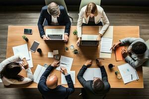 parte superior ver de negocio personas sentado a mesa y trabajando juntos en oficina, negocio reunión en un trabajando mesa, parte superior vista, No visible caras, ai generado foto