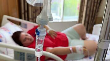 intravenoso goteo suero en hospital video