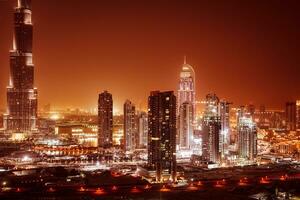 dubai ciudad a noche foto