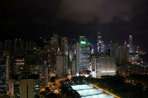 panorama de hong kong a noche foto