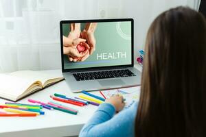 cuidado de la salud en línea consultante concepto, salud por ordenador portátil foto