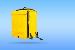 amarillo mensajero comida entrega caja bolso mochila aislado foto
