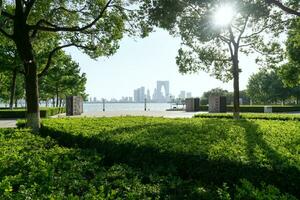 el paisaje de ciudad centrar parque. foto