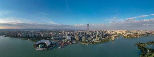 ciudad edificios por jinji lago en suzhou, porcelana. foto