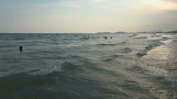 Strand, Sommer- Hintergrund, Natur beim Sonnenuntergang im Sommer, Strand beim Sonnenaufgang, Landschaft Hintergrund, Meer Aussicht video