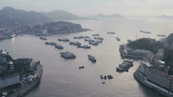 pescatore Barche su il mare, nel Taizhou, zhejiang. video