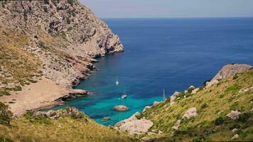 bleu lagune sur le île de Majorque video