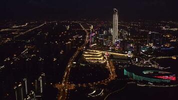 cbd edifícios de Jinji lago às noite dentro suzhou, China. video
