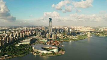 cbd edificios por jinji lago en suzhou, porcelana. video