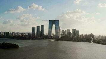 cbd edifícios de Jinji lago dentro suzhou, China. video