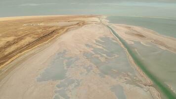 sel Lac avec large plaines Contexte. video