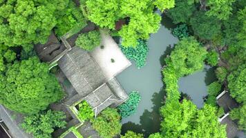 antenn av gammal traditionell trädgård, suzhou trädgård, i Kina. video