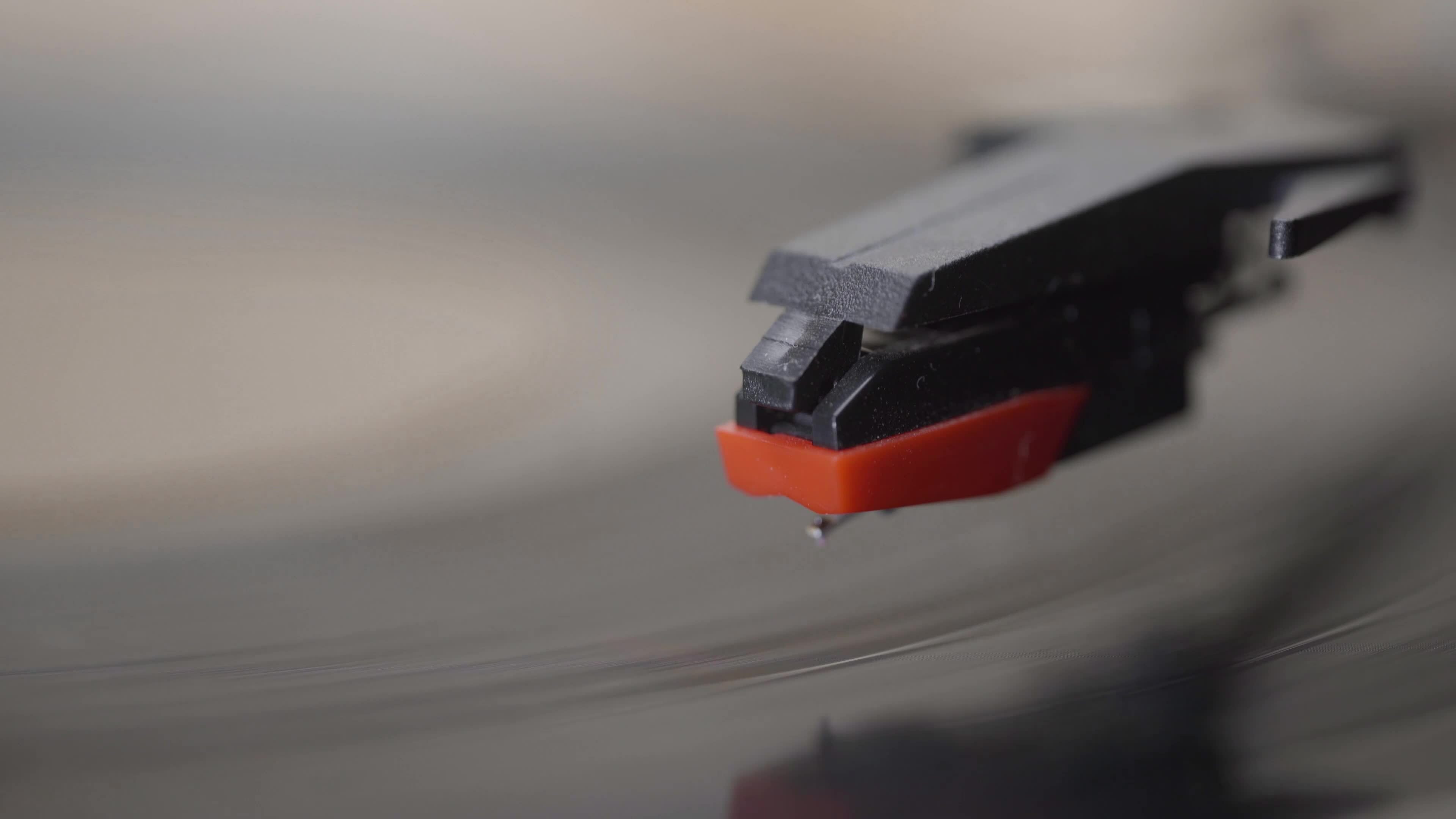 Close up of a needle on a Vinyl Record player Spinning. 27944498 Stock