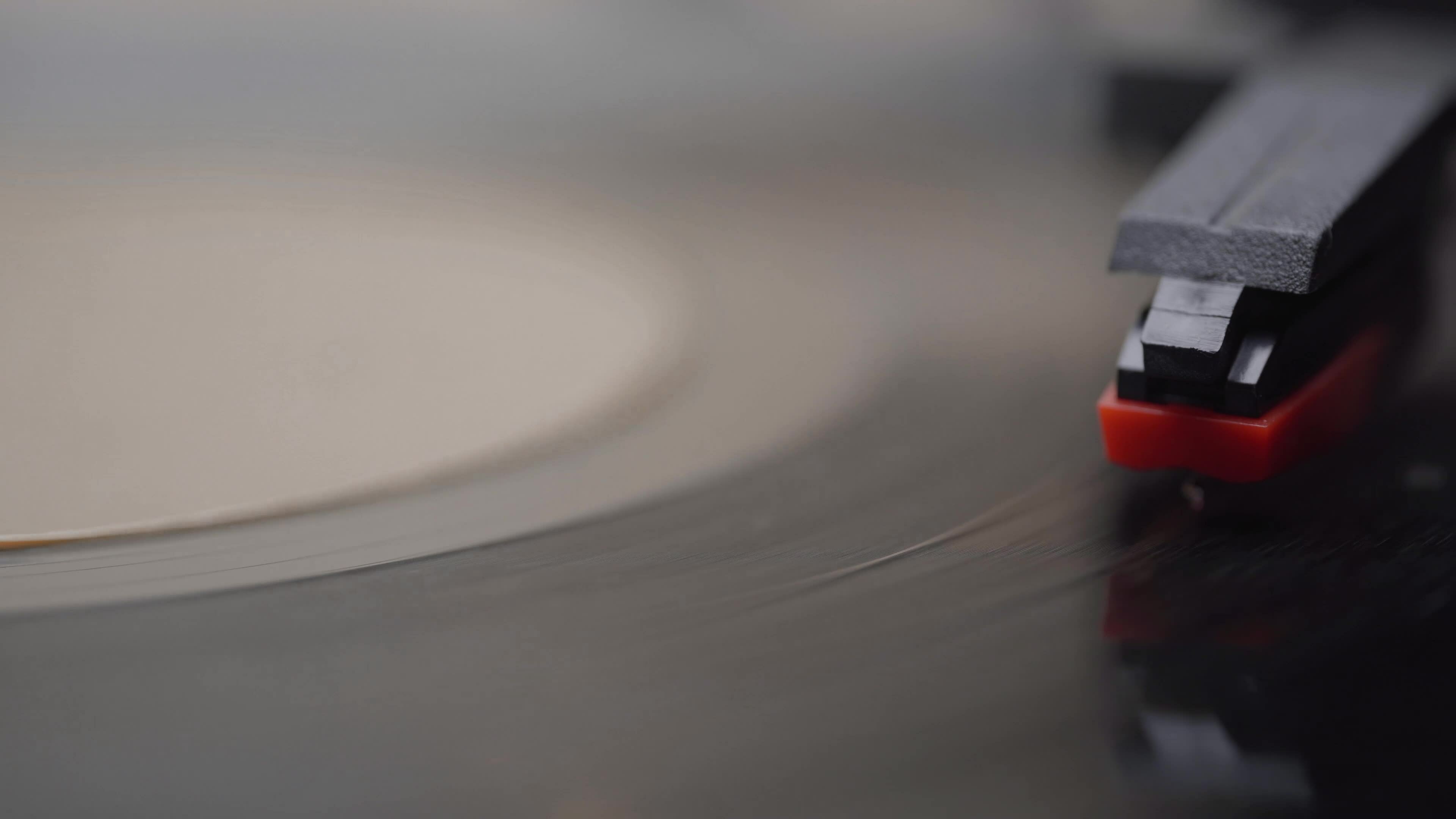 Close up of a needle on a Vinyl Record player Spinning. 27944508 Stock