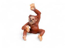 miniatura animal bebé orangután aislado en blanco foto