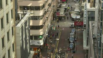 hong kong noviembre 8, 2019 - movimiento de personas y vehículos en el calles de hong kong en el tiempo de día. hong kong parte superior vista. hong kong ciudad vida video