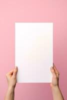 un humano mano participación un blanco sábana de blanco papel o tarjeta aislado en rosado antecedentes. ai generado foto
