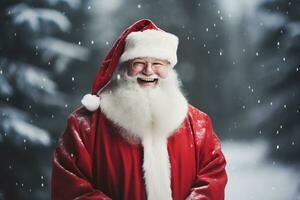 sonriente Papa Noel claus en su icónico rojo traje y barba foto