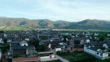 dorp en velden in shaxi, Yunnan, China. video