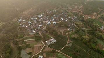 pueblos y campos en yunnan, porcelana. video