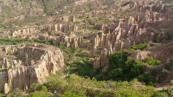 fließend Erosion Landform im Yunnan, China. video