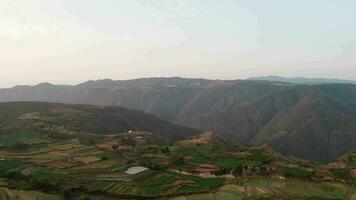 terra e i campi nel Yunnan, Cina. video