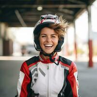 joven frio mujer vistiendo motocicleta engranaje y casco, ai generado foto